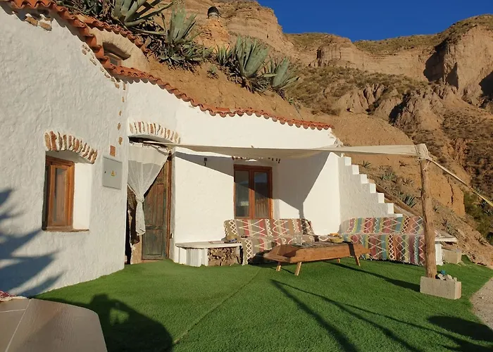 Creatively Designed Cavehouse With Jacuzzi