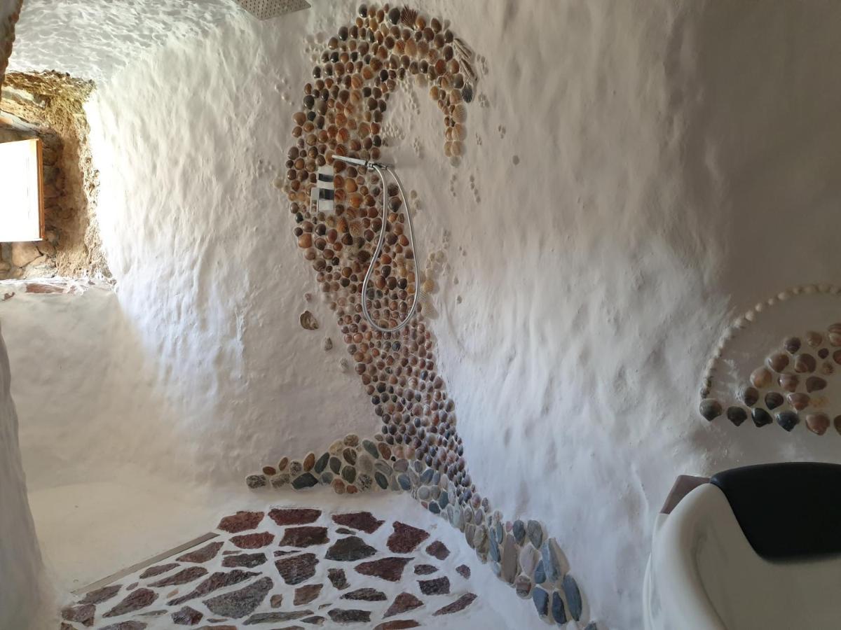 Holiday home Creatively Designed Cavehouse With Jacuzzi