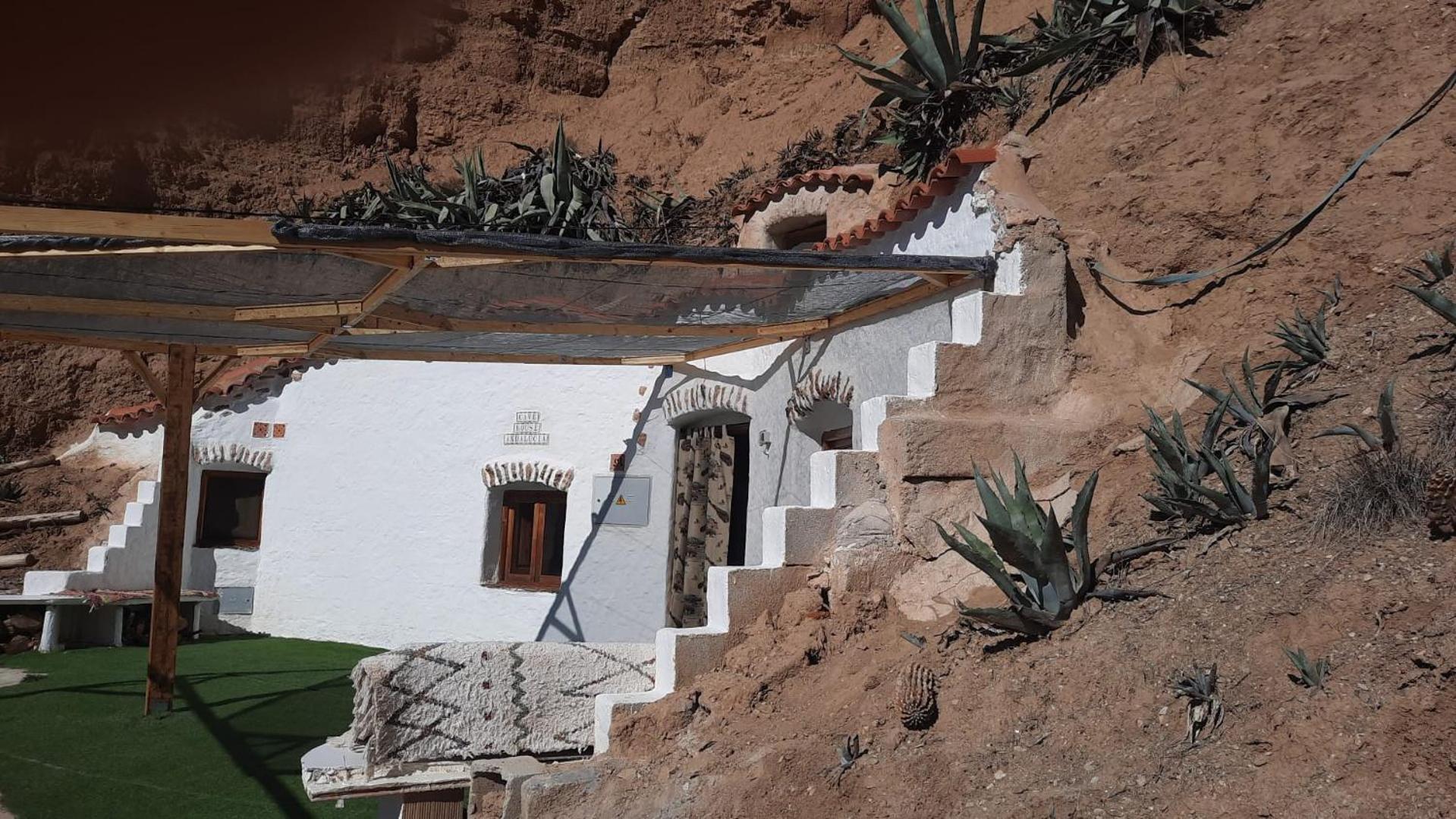 Creatively Designed Cavehouse With Jacuzzi Gorafe